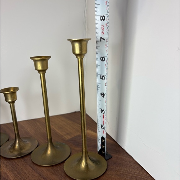 Set Of 4 Vintage Graduated Brass Thin Stemmed Candlestick Holders - Picture 10 of 13